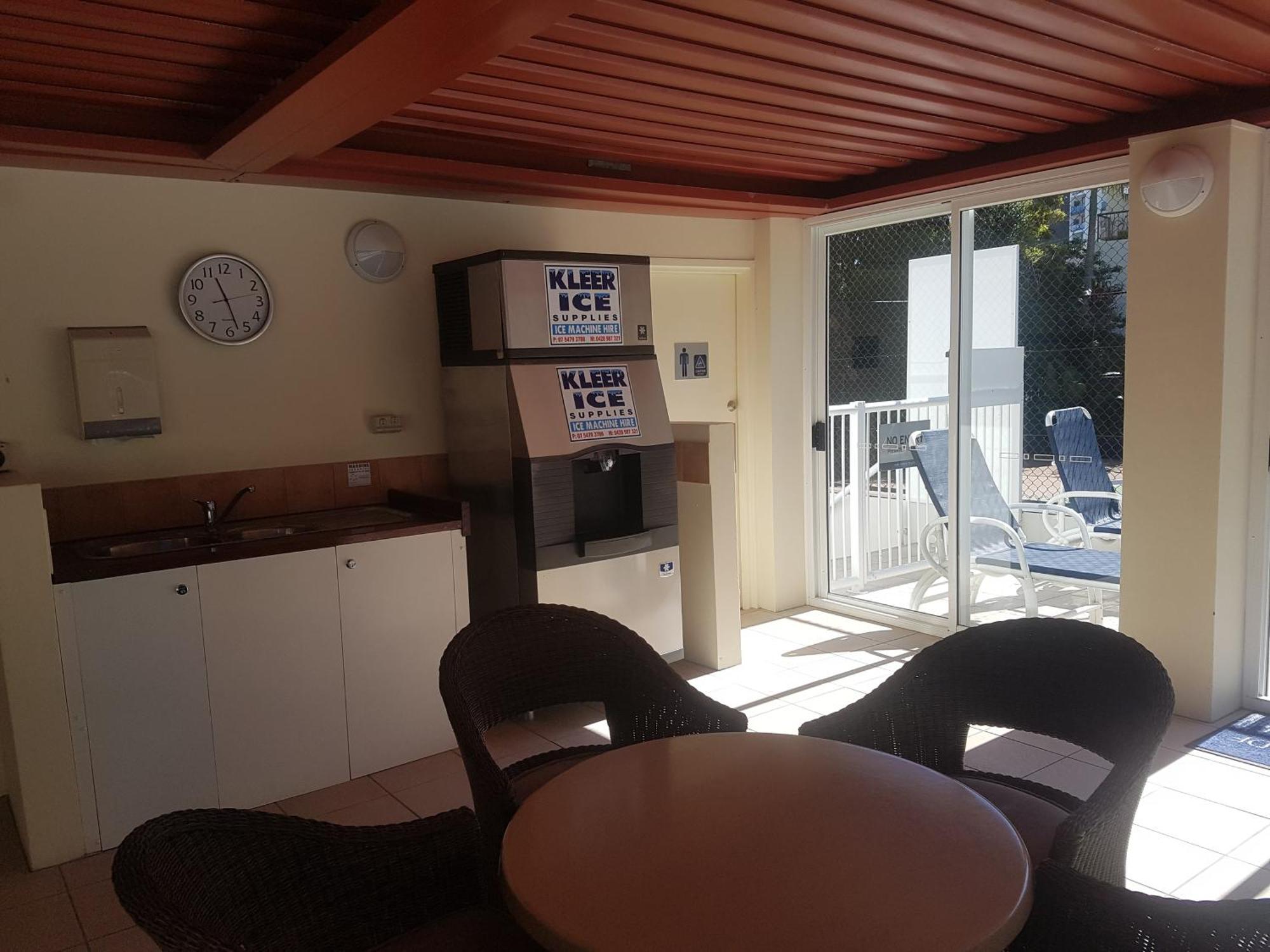 Surfers/Broadbeach Pool View. Free Parking & Wifi Gold Coast Exterior photo